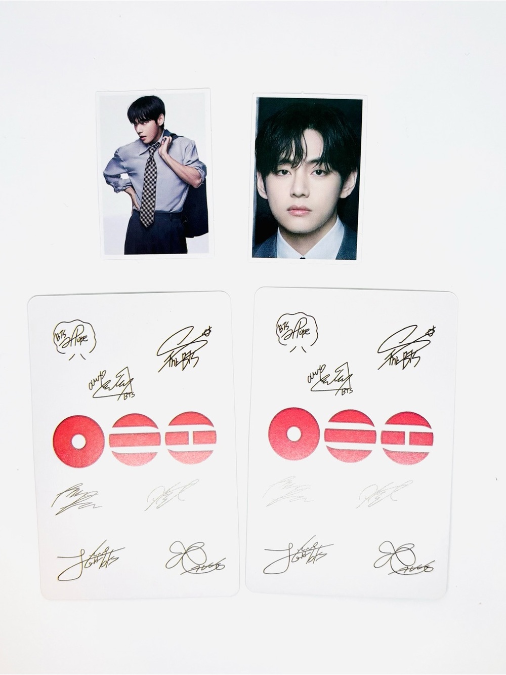 (7pcs) BTS V TAEHYUNG BRACELET KEYCHAIN PHOTOCARD STICKER BUNDLE - Picture 8 of 8